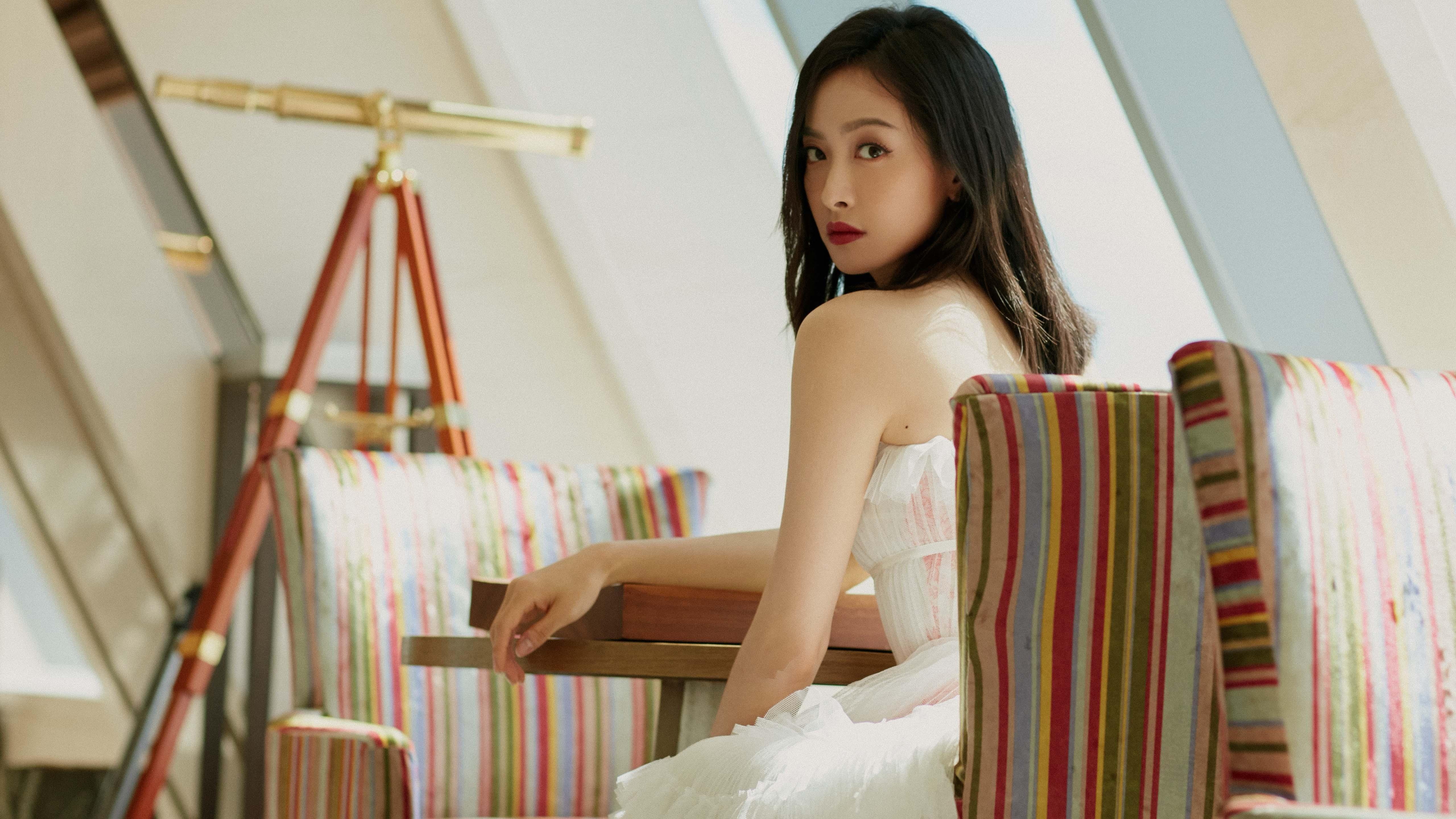 “英超争冠组厮杀激烈，悬念持续升温”，英超冠军联赛赛程